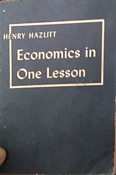 Henry Hazlitt: Economics in One Lesson (Paperback)